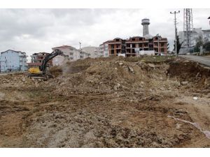İnşaat Kazısında Bin Yıllık Mezar Ve Kemikler Bulundu