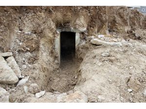 İnşaat Kazısında Bin Yıllık Mezar Bulundu