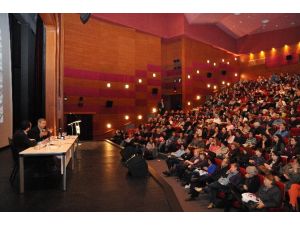 Orhan Pamuk Kadıköy’de Söyleşti