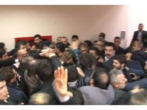 Ahmedinejad’a İstanbul’da Şok Protesto