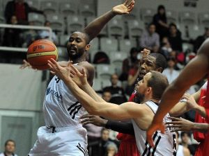 Kartal Evinde Vuruldu