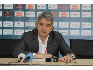 Mahmuti Basın Toplantısını Terk Etti