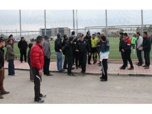 Hakemler Sahadan Çıkamadı