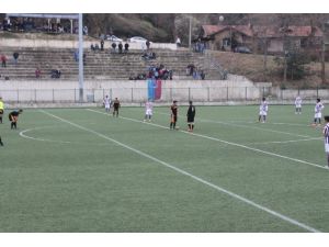 Futbolculardan Sahada İlginç Protesto