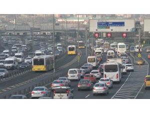 İstanbullular İlk İş Gününe Trafikle Başladı