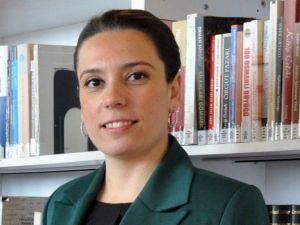 İzmir Üniversitesi Siyaset Bilimi Ve Kamu Yönetimi Bölüm Başkanı Bürgin: