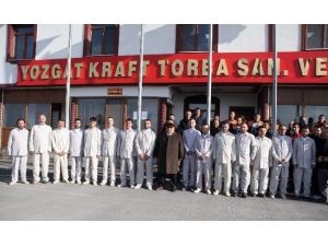 Hayırsever İş Adamı İşçilerini Umreye Gönderdi