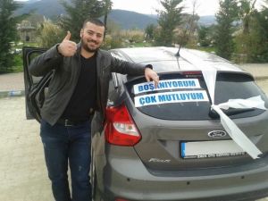 Düğüne Gider Gibi Boşanmaya Gitti