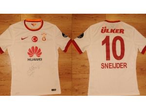 Sneijder İmzayı Attı