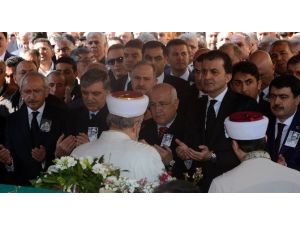 Yaşar Kemal’e Alkışlı Veda