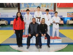 Yalovalı Judocular Madalyaları Topladı