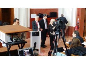 Paris Büyükelçisi Hakkı Akil’e Boyalı Saldırı