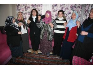 Öcalan’ın Pkk’ya Silah Bırakma Çağrısına Annelerden Destek