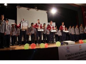 Savaşın Acılarını Unutmaya Çalışıyorlar