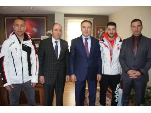 Vali Altıparmak Şampiyon Sporcuyu Kabul Etti