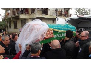 Yelda’nın Gelinlik Sarılı Tabutu Baba Evinde