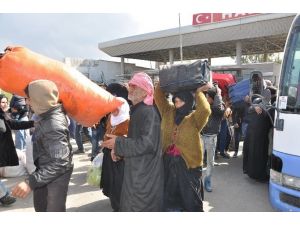 Silopi’de Mahsur Kalan Suriyeliler Irak’a Gönderildi