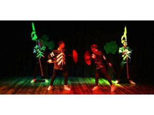 Tika’dan Kısa Devre Tiyatro Topluluğu’na Lojistik Destek