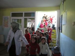 İki Katlı Bina 50 Saniyede Boşaltıldı