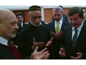 Lizbon Merkez Camisi’nde Dua Etti