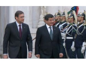 Davutoğlu, Askeri Törenle Karşılandı