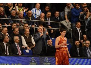 Aziz Yıldırım Küfür Eden Taraftarı Uyardı