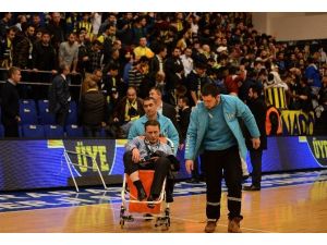 Derbi Maçta Olay Çıktı