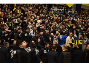 Fenerbahçe-galatasaray Maçında Olay !