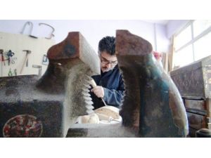 (Özel Haber) Yüzlerce Yıllık Sanat Onun Ellerinde Hayat Buluyor
