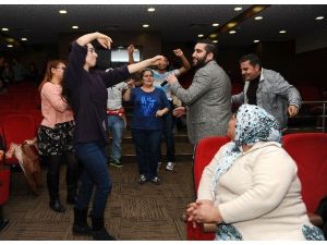 Roman Gecesiyle Kendilerinden Geçtiler