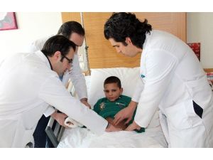 (Özel Haber) Doktorlar Yaşattı Ama Kolunu, Gözünü Ve 3 Parmağını Kaybetti