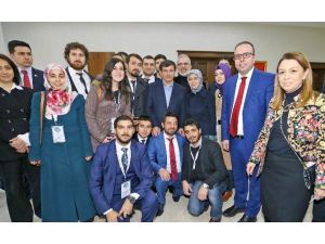Gençler Silahların Susması İçin Yola Çıktı