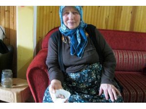 11 Santimlik Böbrekten 7 Santimetre Boyunda Taş Çıktı