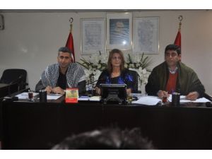 Hdp’li İl Genel Meclisi Üyelerinden ’Poşulu’ Protesto
