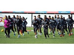 Derbi Mesaisi 1 Eksik Dışında Tam Başladı