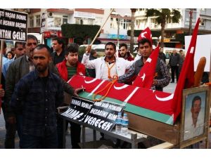 Seyyar Satıcılarından Belediye Önünde Tabutlu Eylem