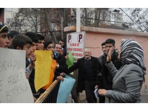 Öğrenciler Öğretmenleri İçin Yürüdü