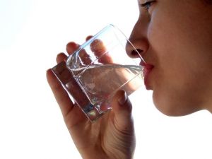 Yaza Fit Girmek İçin De Alkali Su