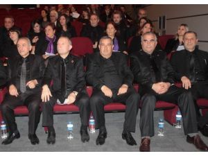Meclis Üyeleri, Kadınlar İçin Siyah Giyindi
