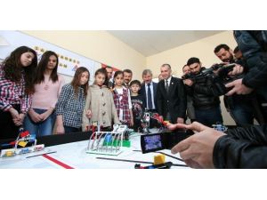 Genç Mucitlerden 15 Farklı Görev Yapan Robot