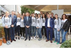 Fikret Orman Kadın Sporcuları Unutmadı