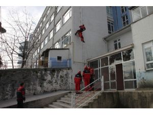 Deprem Tatbikatı Gerçeğini Aratmadı