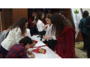 Konsere Giriş Parayla Değil Mamayla
