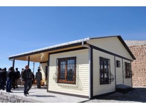 Özürlü Aileye Sydv’den Prefabrik Ev