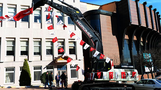 ONİKİŞUBAT’A YENİ EKSKAVATÖR