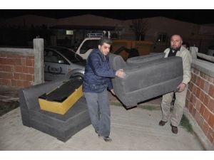 Suriyelilere Kol Kanat Geriyorlar