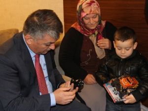 Şehit Ailelerine Fidan Dağıtıldı