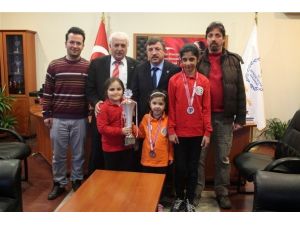 Milli Takım Havuzuna Giren Yalovalı Satranççılar Kaplan’ı Ziyaret Etti