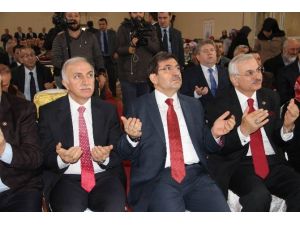 Bakan Güllüce: “Türkiye Münevver İnsan Problemi Yaşıyor”