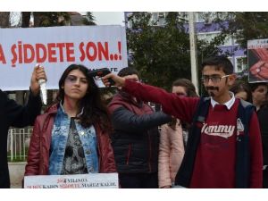 Lise Öğrencileri Kadına Şiddeti Protesto Etti